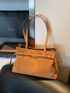 Sac fourre-tout en daim marron pour femme avec sangle à boucle et double poignée élégante