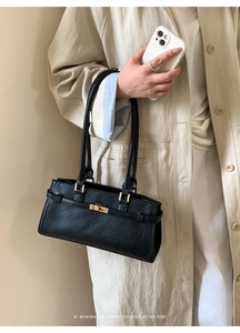 Minimalist retro black shoulder bag with gold twist-lock and lychee grain texture
