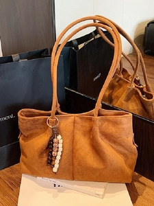 Sac Fourre-tout en PU Rétro de Grande Capacité pour Femmes Sac à Bandoulière Décontracté Avec Breloques en Perles de Bois