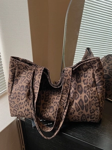 Women Large Capacity Leopard Print Tote Bag Cloth Shoulder Bag Fashion Commuting Handbag Leisure Shopping Bag