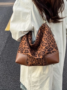 Vintage leopard print tote bag with brown leather corners and adjustable shoulder strap
