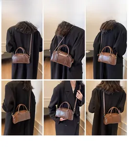 Vedute multiple della borsa Boston marrone vintage a tracolla con finitura lucida
