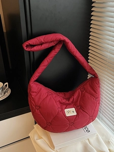 Sac à Épaule Puffy Matelassé Cœur en Nylon pour Femme Sac Bandoulière Dumpling Léger Grande Capacité Décontracté