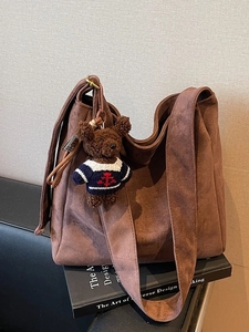 Sac Seau Rétro en Similicuir PU Suède pour Femmes Grande Capacité Mode Travail Sac à Bandoulière Sac Cabas Avec Pendentif Ours