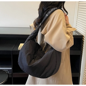 Detail view of the black crescent canvas bag showing the wide strap and SIJICHA logo