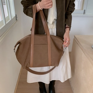 Grand sac cabas en toile avec poignées en cuir marron et bandoulières réglables