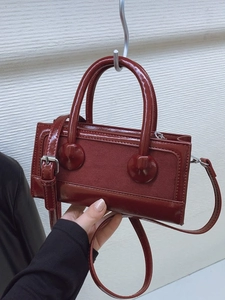 Vintage burgundy leather handbag with gloss and suede texture and adjustable strap