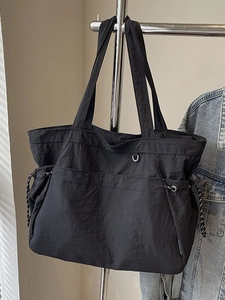 Sac Fourre-tout en Nylon de Grande Capacité Style Coréen Pour Femme Sac à Main Polyvalent Avec Pendentif en Peluche Cordon de Serrage