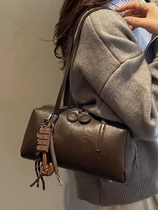 Retro deep brown oil wax cylinder shoulder bag with creative charms and double zippers