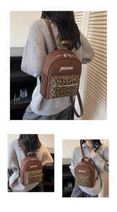 Detail der Fronttasche mit Leopardenmuster und weißer Stickerei auf dem braunen Lederrucksack