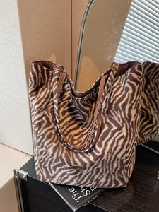 Women Large Capacity Zebra Print Plush Tote Bag Fashion Versatile Shoulder Bag Casual Autumn Winter Shopping Handbag