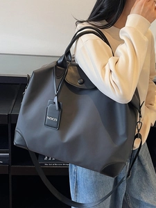Grande borsa da viaggio nera da donna, borsone in nylon impermeabile con tracolla regolabile
