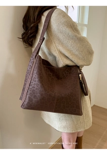 Detail of retro dark brown leopard print tote bag with matte texture and adjustable strap