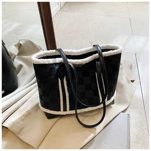 Detail of black tote bag with white plush trim and Luomeinisha branding on fabric