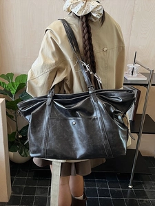 Grand sac cabas noir minimaliste en cuir PU avec bandoulières réglables pour femme