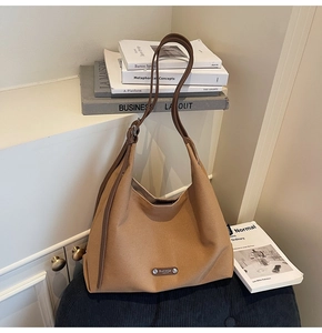 Detail of Ruitaojia large canvas tote bag with leather strap on a blue sofa