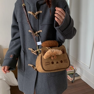 Sac à bandoulière chat marron avec broderie et pendentif croissant en peluche détaillé