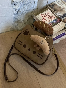 Sac bandoulière chat marron mignon avec oreilles 3D et charm croissant en peluche doux