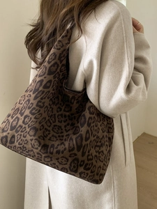 Large capacity leopard print hobo shoulder bag for women with vintage canvas texture