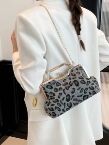 Sac à main vintage en fausse fourrure léopard avec chaîne dorée et fermoir métallique