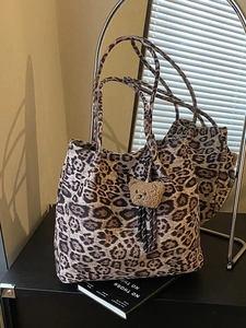 Vintage leopard print large capacity tote bag with cute bear charm and dual shoulder straps