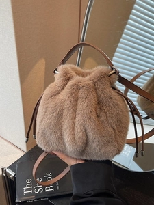 Women Faux Fur Plush Bucket Bag Fashion Soft Drawstring Handbag Casual Crossbody Bag Synthetic Leather Strap Small Winter Tote