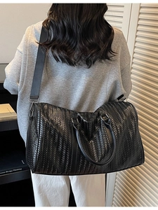Sac de voyage noir en cuir tressé à grande capacité avec bandoulière large réglable
