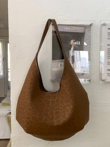 Retro leopard print tote bag with large capacity hobo design for women on a white wall