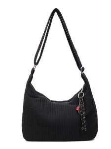 Sac fourre-tout matelassé noir minimaliste avec coutures verticales et pendentif déco