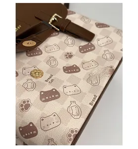 Détail du sac à dos Bread Cat avec imprimé dessin animé et boucle magnétique