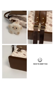 Détails du sac à dos chat avec sangles réglables, boucles en métal et charm en étoile