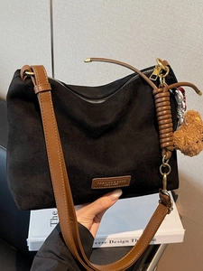 Sac à Épaule Vintage en Cuir PU Mat pour Femmes Sac Fourre-tout Grande Capacité Sac sous le Bras Avec Pendentif Ours