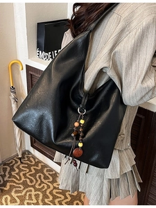 Retro black oversized hobo bag for women with colorful wooden bead tassels decoration
