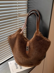 Women Large Capacity Plush Tote Bag Faux Fur Underarm Bag Autumn Winter Warm Soft Commuting Shoulder Bag With Metallic Lock