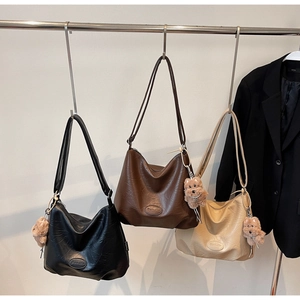 Detailed display of large PU leather tote bags in black, coffee, and beige colors