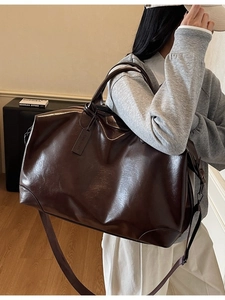 Grand sac fourre-tout en cuir marron avec bandoulière réglable pour voyage et sport