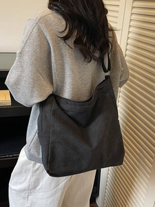 Borsa a tracolla in tela nera da donna con grande capacità e cinturino regolabile