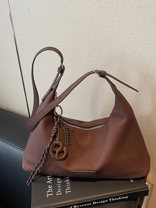 Women Retro PU Leather Hobo Crossbody Bag Large Capacity Pleated Shoulder Bag With Pendant Fashion Commuting Dumpling Bag