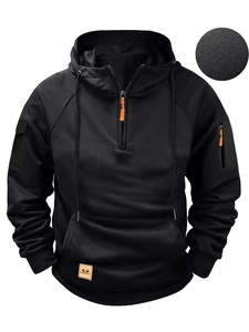 Détail macro de la texture mesh technique et du zip sur le sweat à capuche noir pour homme
