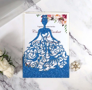 Détail du faire-part de mariage à paillettes bleues découpé au laser avec robe creuse
