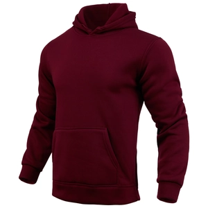 Detail van de bordeauxrode hoodie met kangoeroezak en geribde manchetten in effen stijl