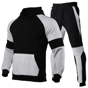 Vue détaillée à plat du survêtement homme affichant le design patchwork noir et gris