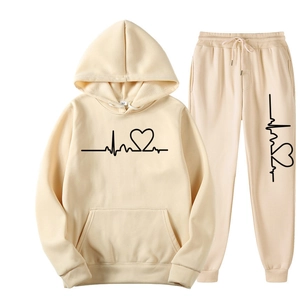 Completo sportivo felpato con motivo a battito cardiaco su felpa e pantaloni beige