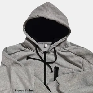 Detail eines grauen Kapuzenpullovers mit warmem Fleece-Futter und Kontrastnähten