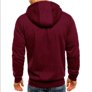 Vue arrière du sweat à capuche bordeaux pour hommes avec coutures structurées