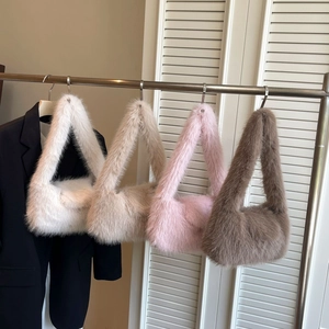 Detail showing four plush tote bags in white, beige, pink and brown on hangers