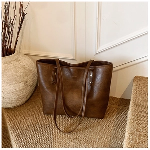 Detailed close-up of dark brown vintage PU leather tote bag with MOCORU logo and metal rivets