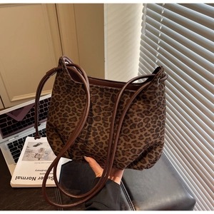 Macro detail of leopard print tote bag with soft texture and sturdy brown shoulder straps