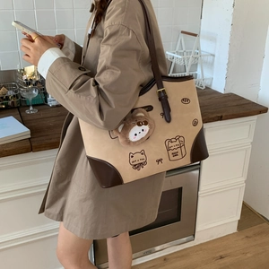 Khaki large capacity tote bag with cartoon cat illustration and plush pendant