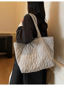 Large gray quilted tote bag with S-pattern stitching and JUMAITU leather tag